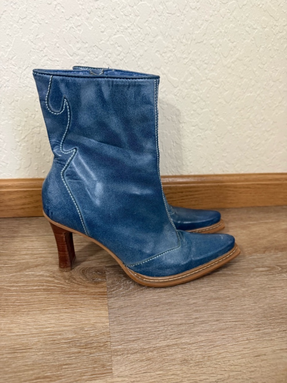 Two Lips Y2K Women’s Genuine Leather Denim Blue Heels Western Boots Size 7.5